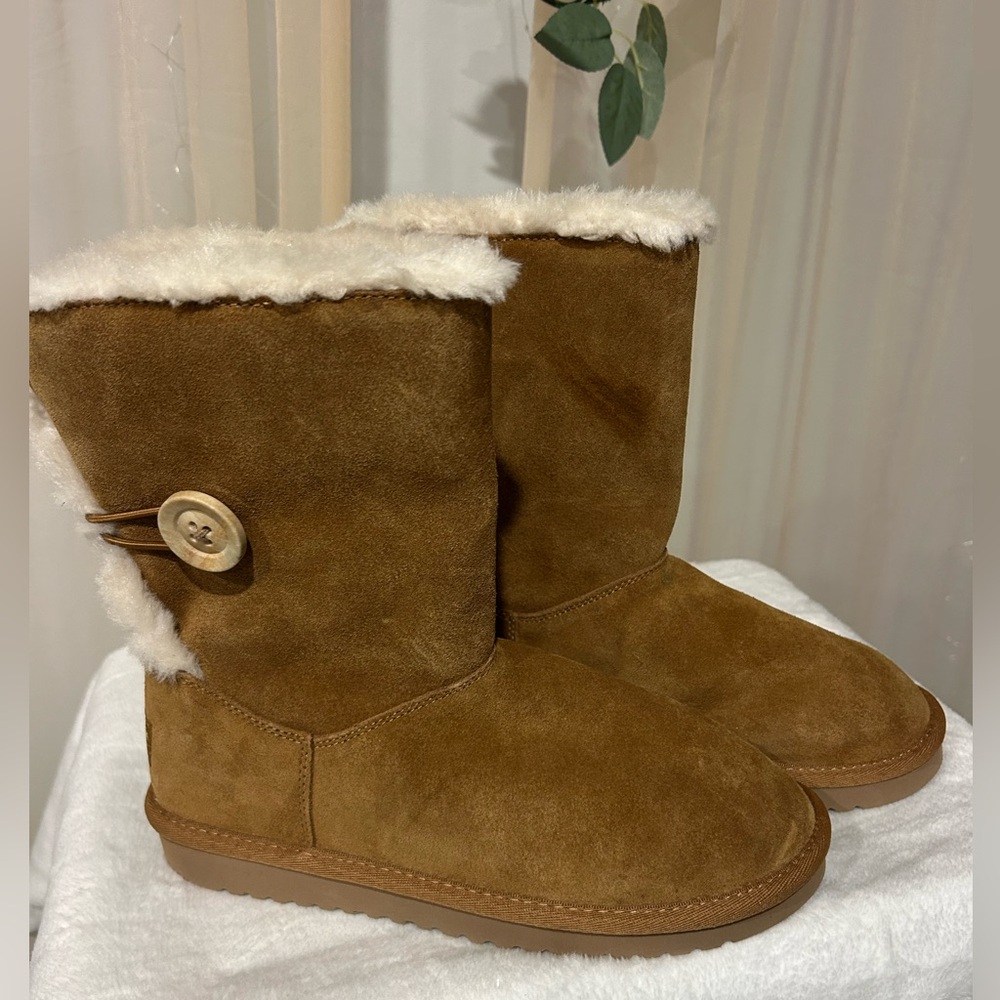 Koolaburra by UGG Chestnut Shearling Short Boots – Size 7 – New (No Box)